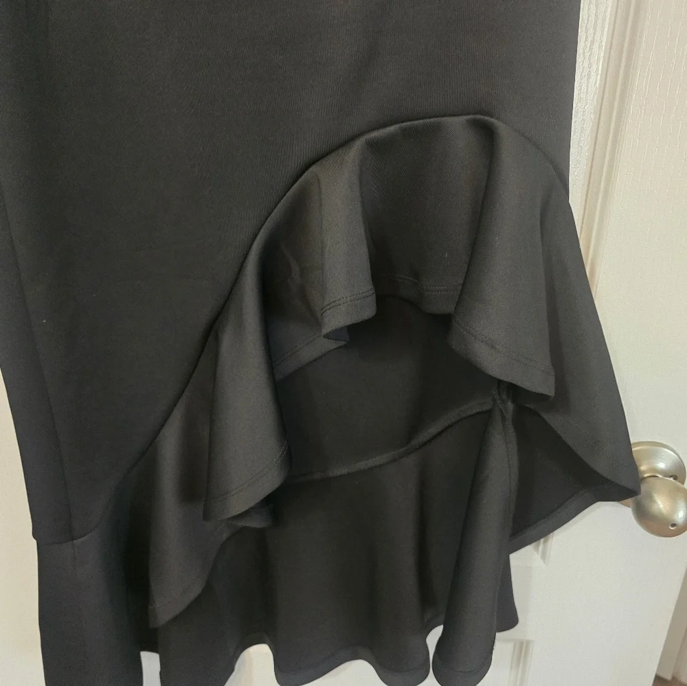 Little black Venus cocktail dress with ruffle detail size Medium - Picture 6 of 6